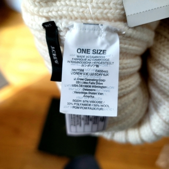 🆕️ J Crew Ribbed beanie faux-fur pom-pom - Picture 3 of 4